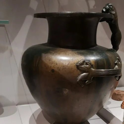 2500-year-old honey discovered in ancient bronze jars in Italy