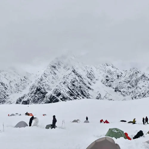 Everest 2025 Rescue: Trekkers Survive Heavy Snowstorm